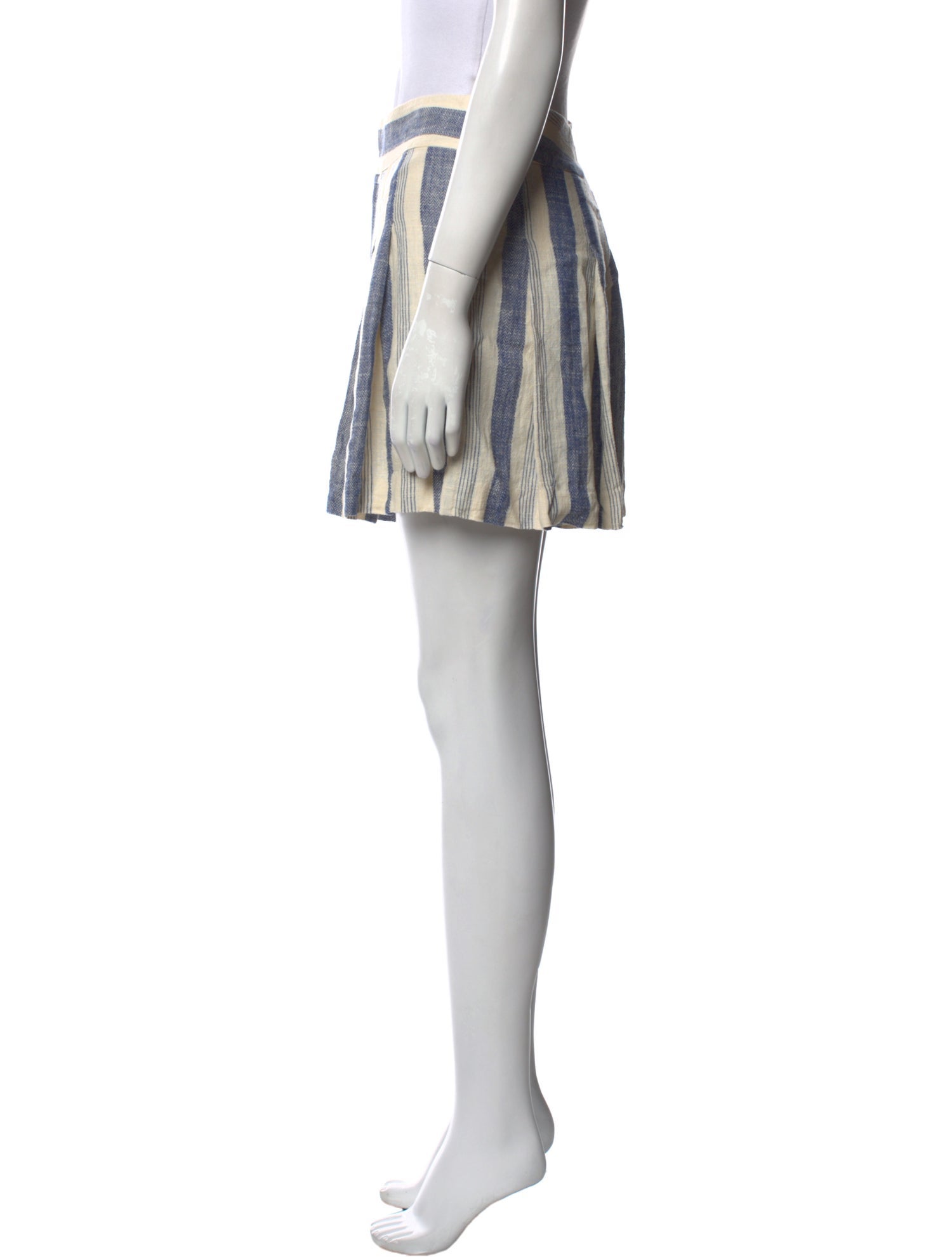 Alice + Olivia Linen Knee-Length Shorts