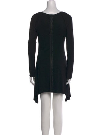 Alice + Olivia Bateau Neckline Knee-Length Dress