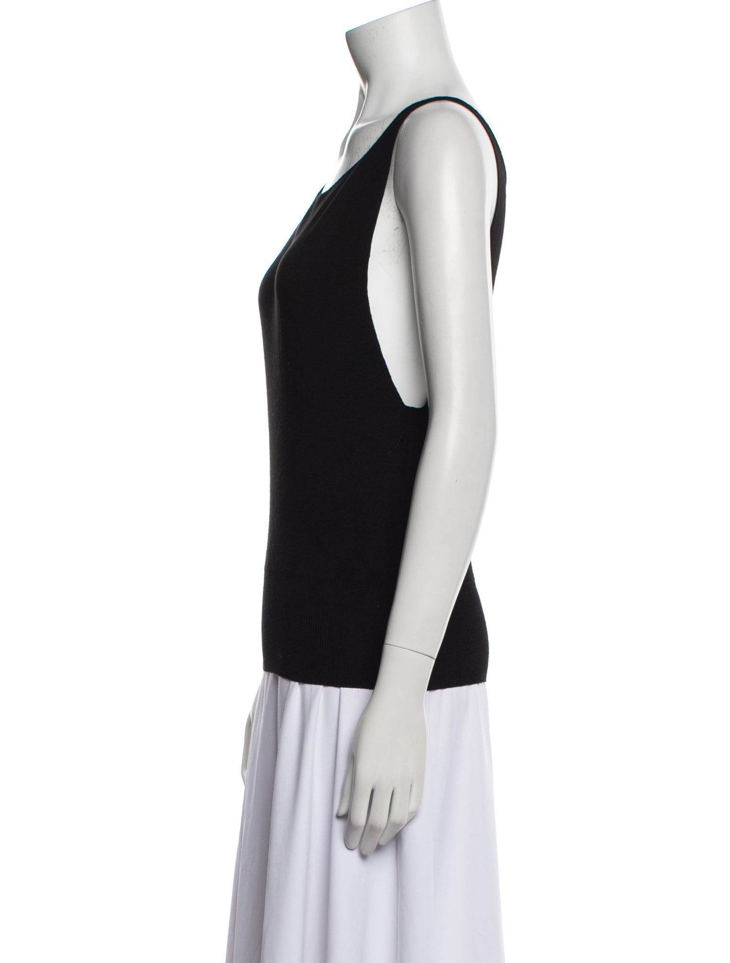 AMOMENTO Scoop Neck Sleeveless Top