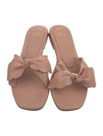 A Piedi Leather Bow Accents Slides