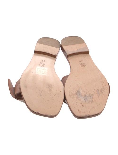 A Piedi Leather Bow Accents Slides