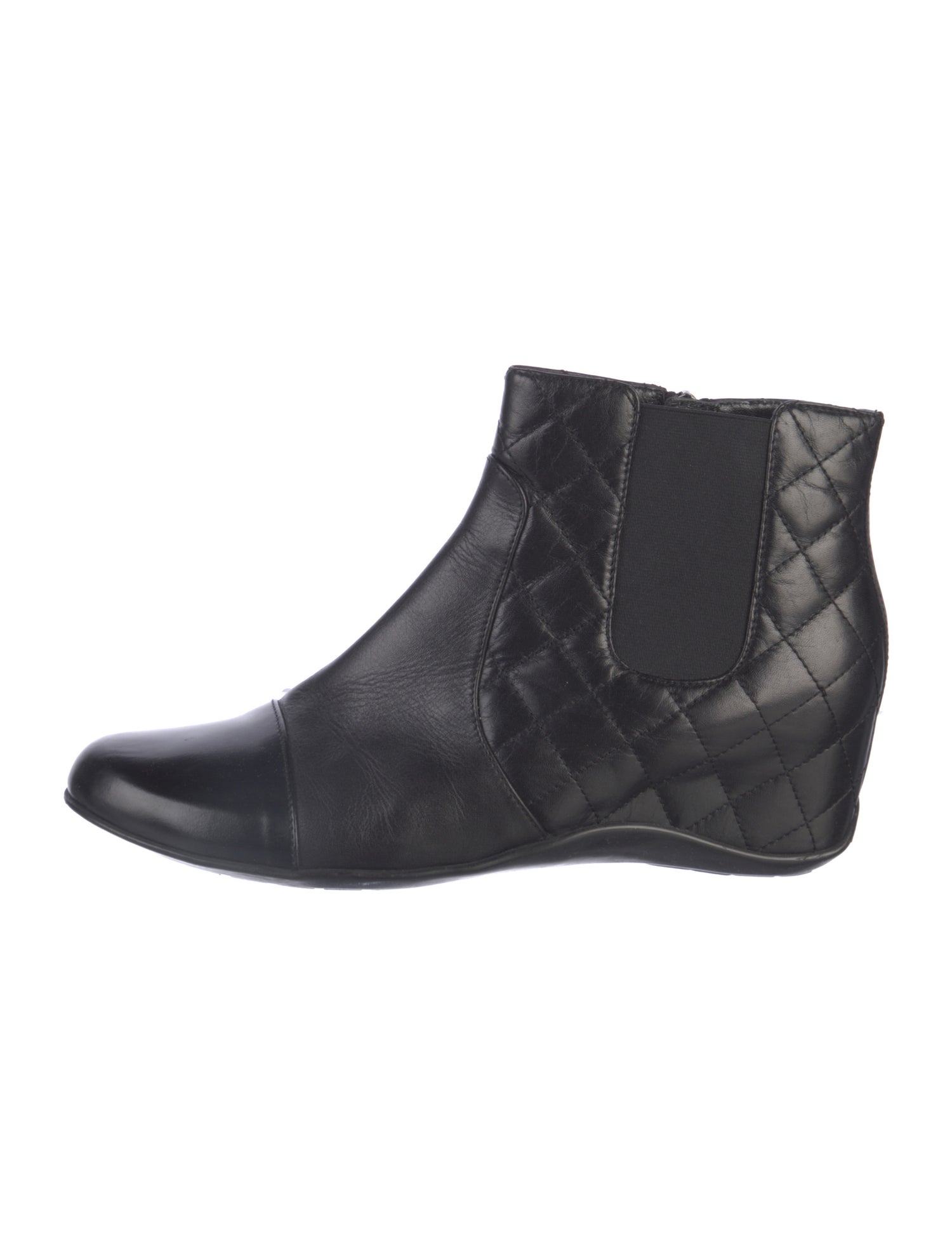 Aquatalia Quilted Pattern Leather Chelsea Boots
