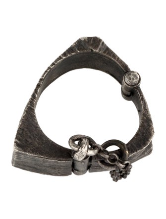 Arielle de Pinto Triangular Push Pin with Chain Band