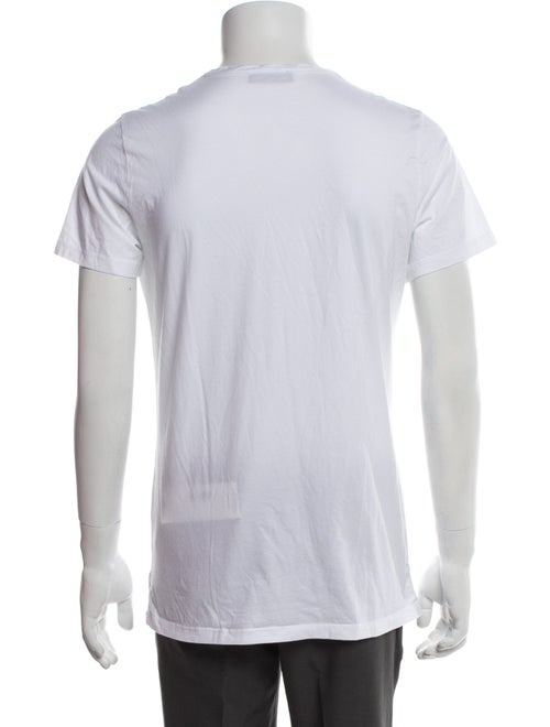 ARI V-Neck Short Sleeve T-Shirt
