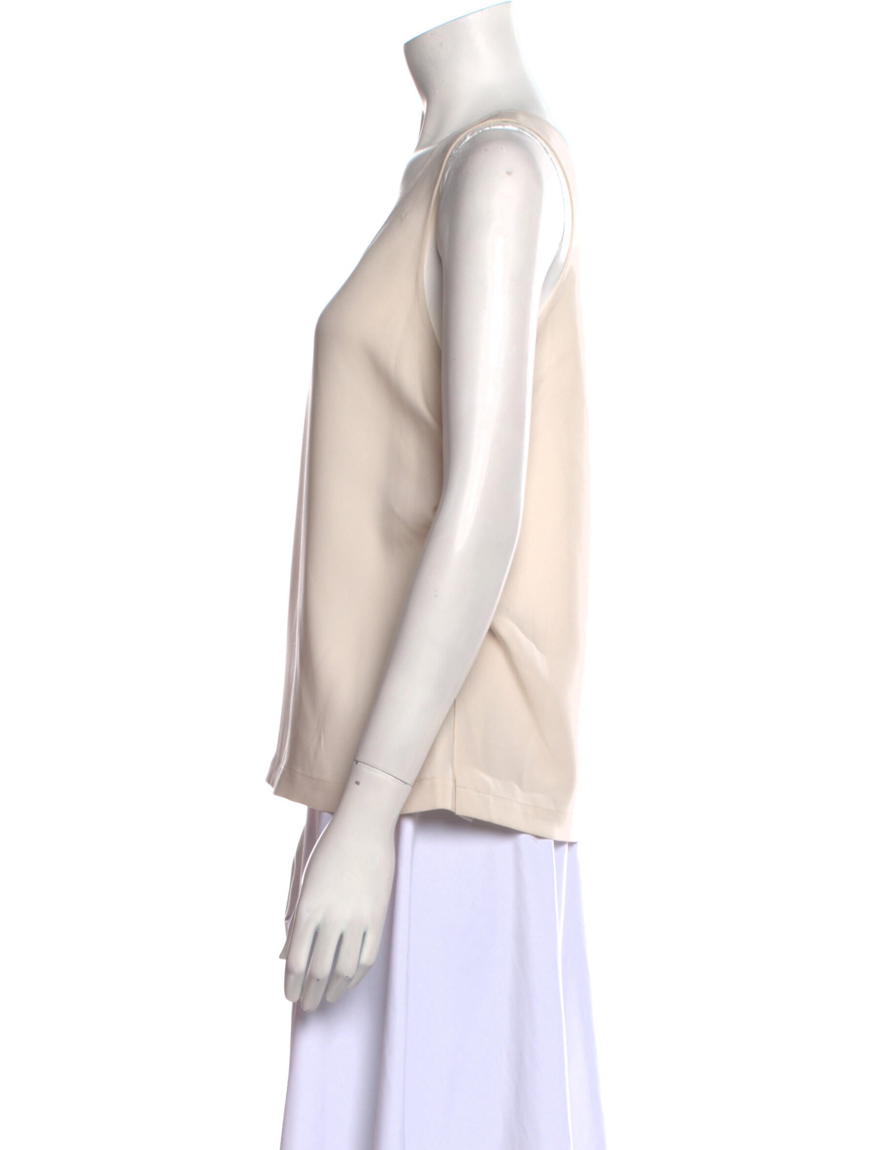 Arias Scoop Neck Sleeveless Top