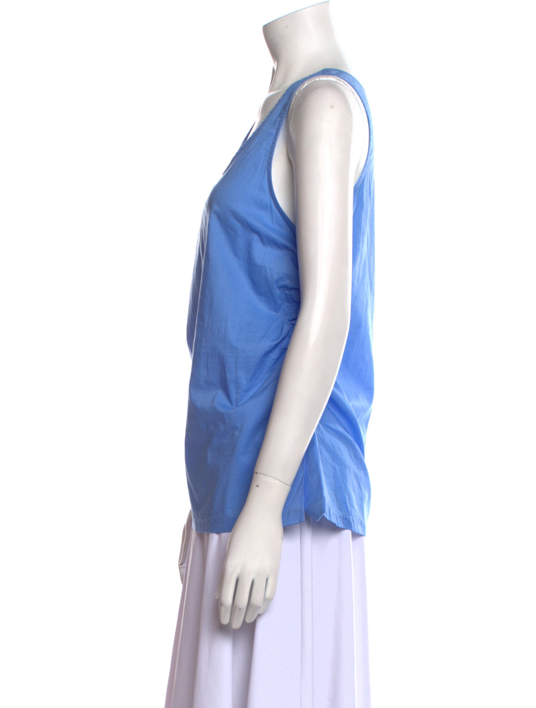Arias Scoop Neck Sleeveless Top