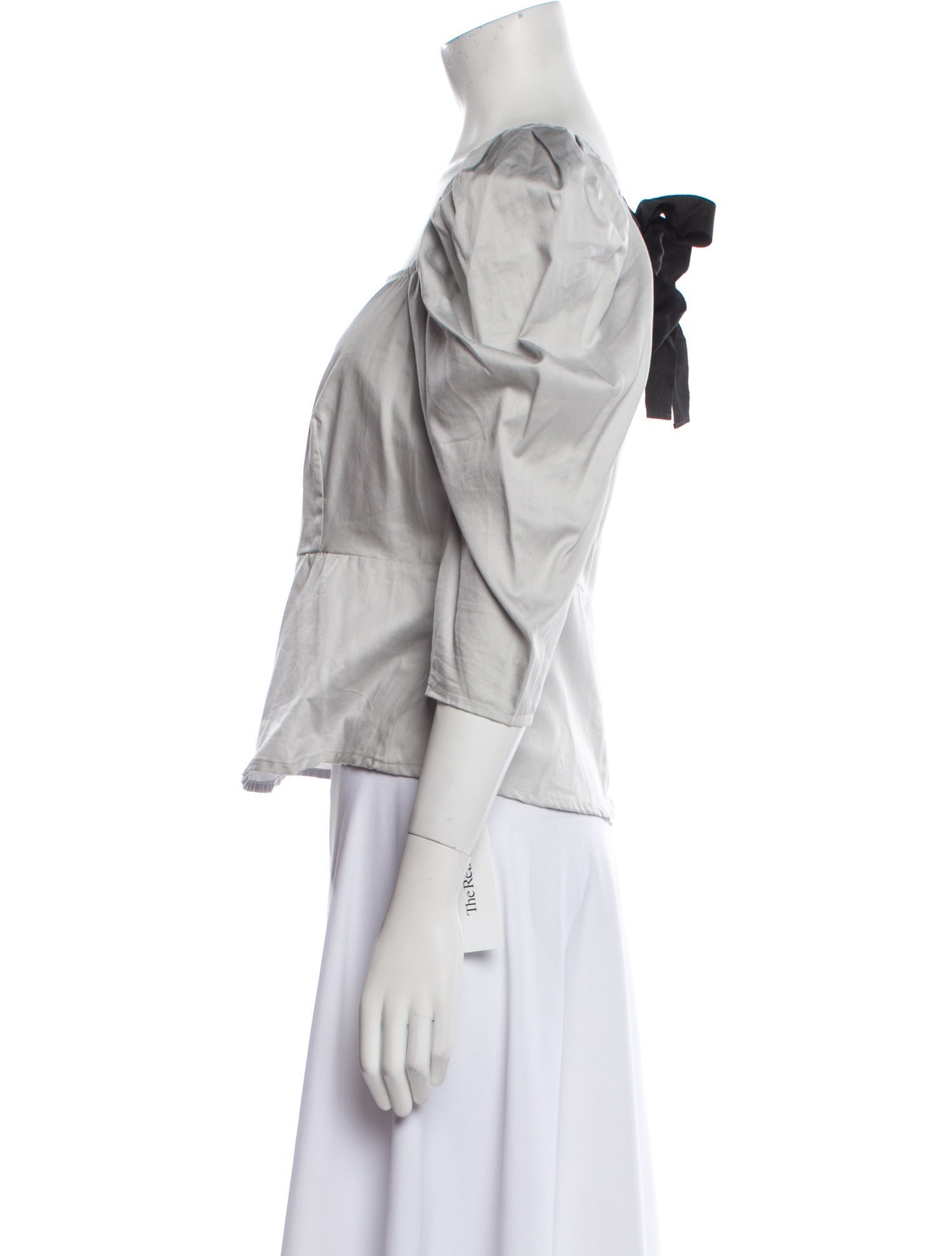 Arias Square Neckline Three-Quarter Sleeve Crop Top