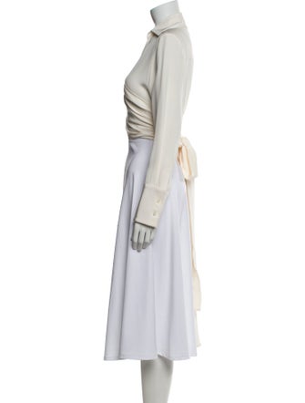 Arias V-Neck Long Sleeve Crop Top