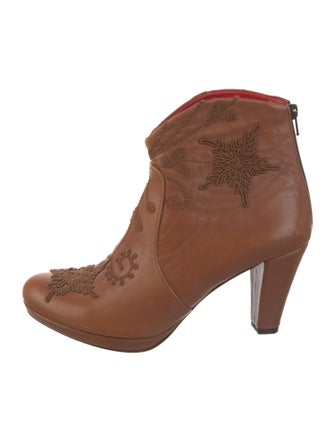 Artemis Design Co. Leather Embroidered Accent Western Boots