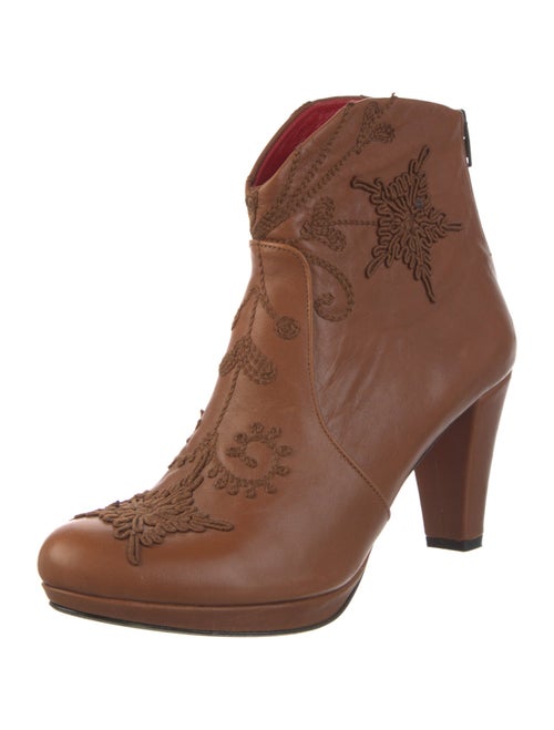 Artemis Design Co. Leather Embroidered Accent Western Boots