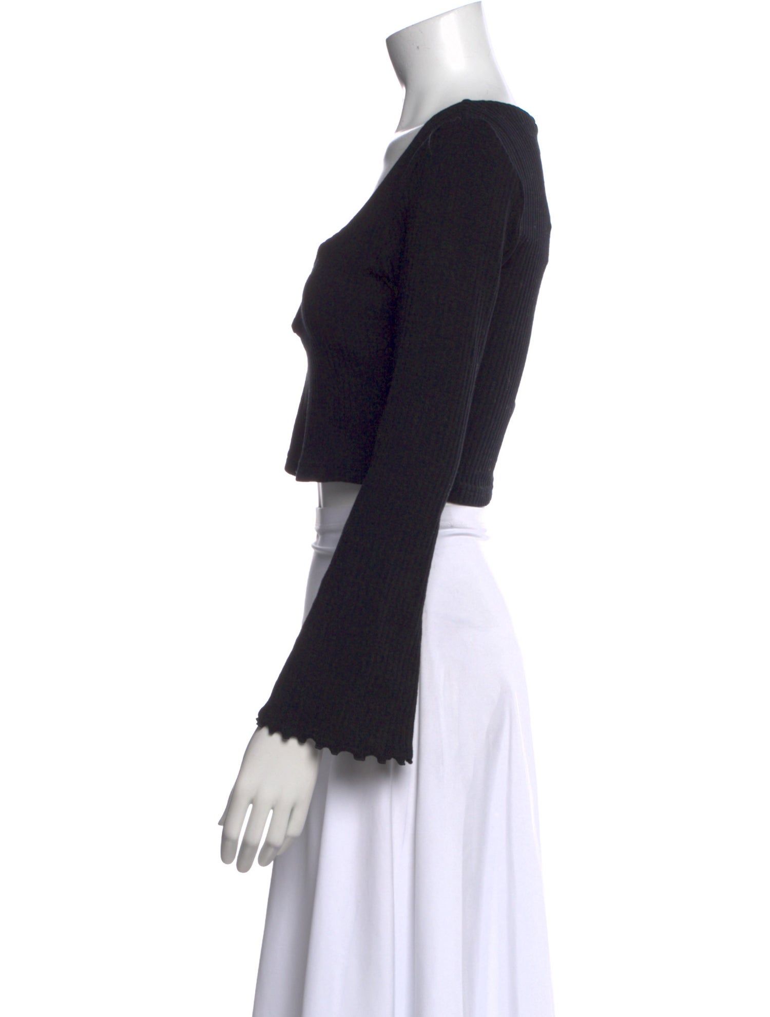 ALÉMAIS V-Neck Long Sleeve Crop Top