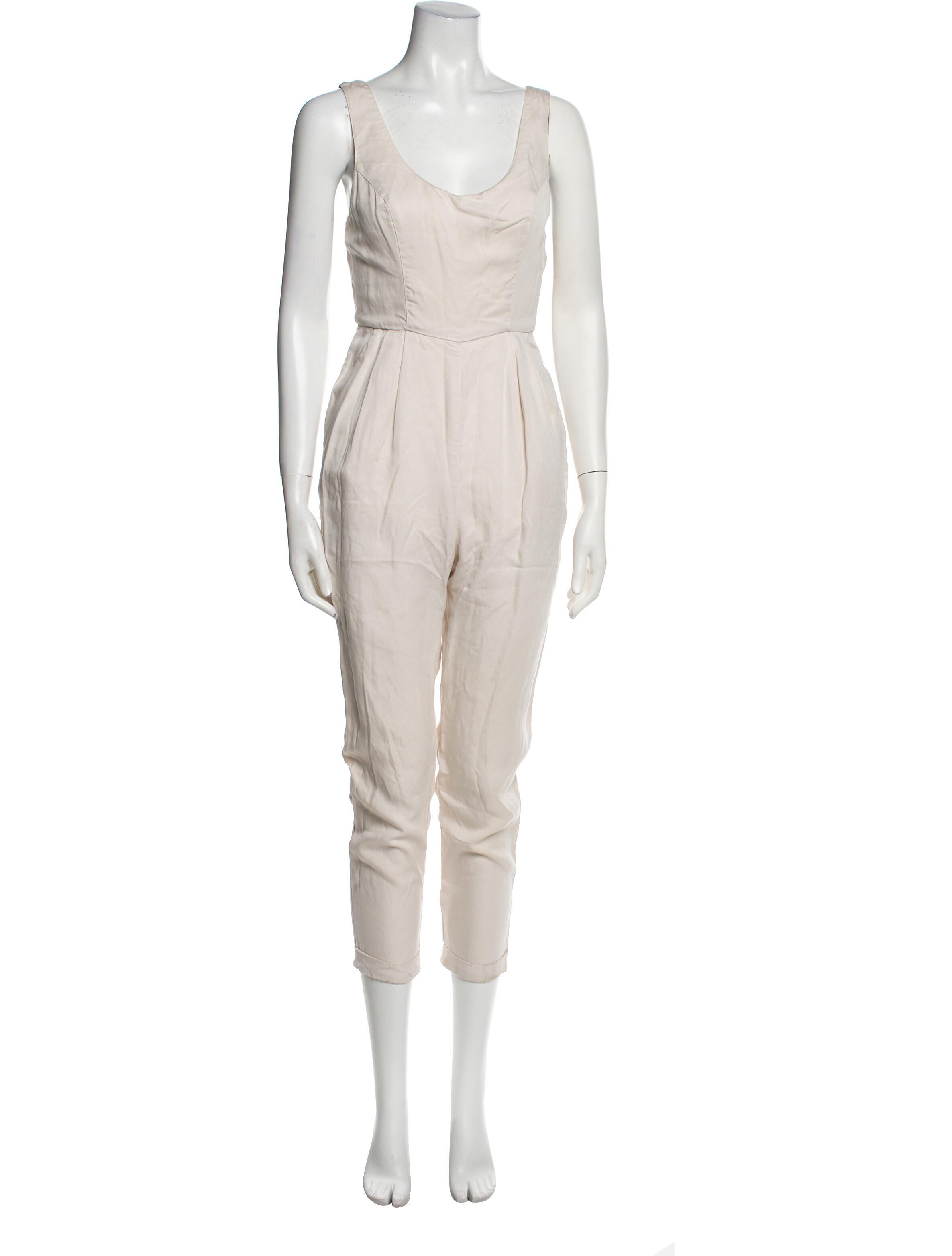 ASTR Scoop Neck Jumpsuit