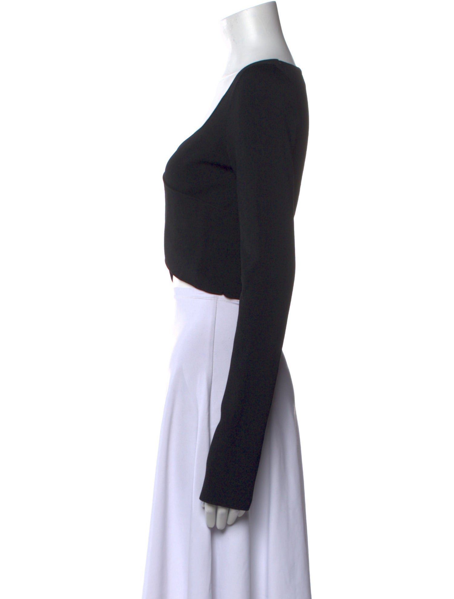 GAUGE81 V-Neck Long Sleeve Crop Top