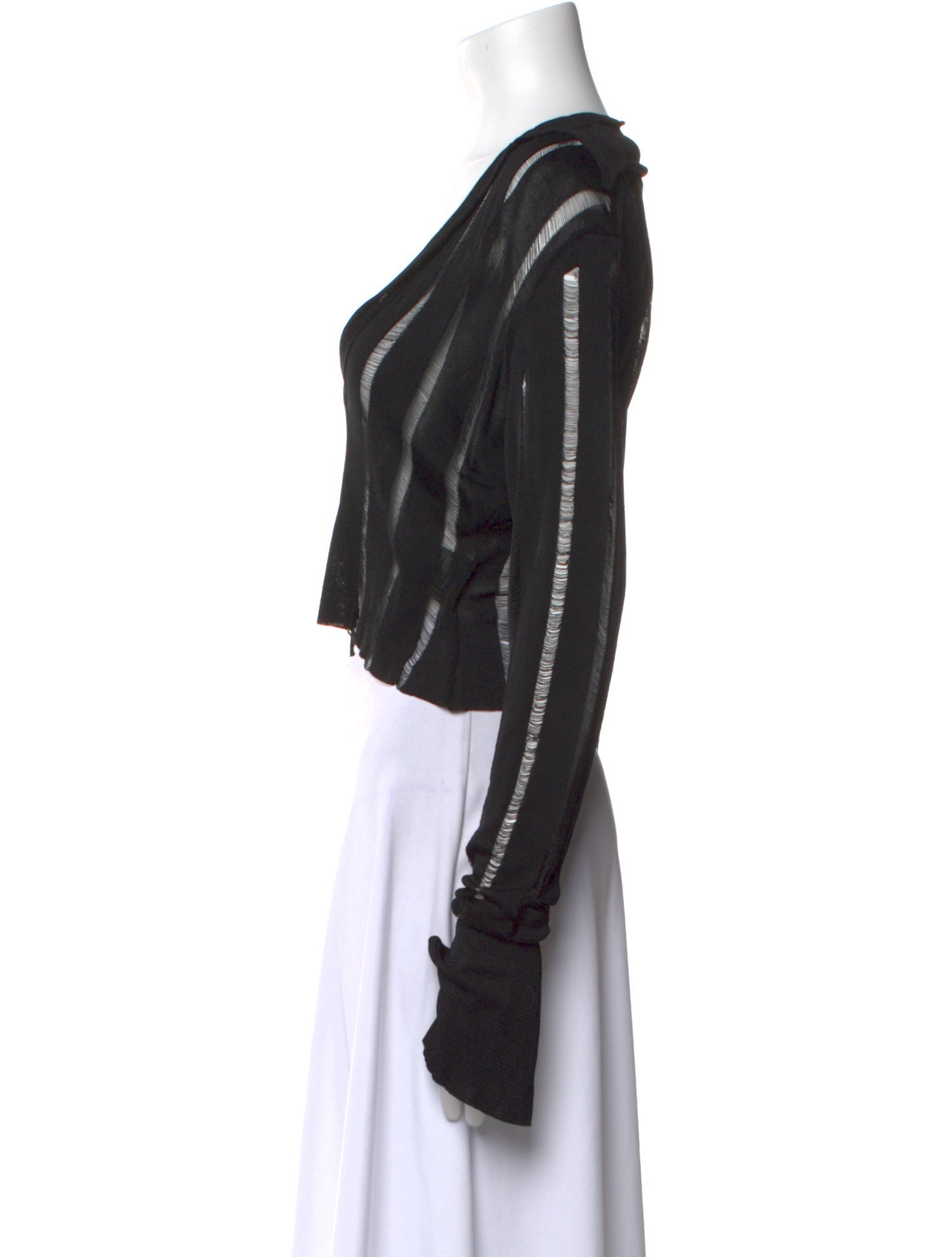 GAUGE81 V-Neck Long Sleeve Crop Top