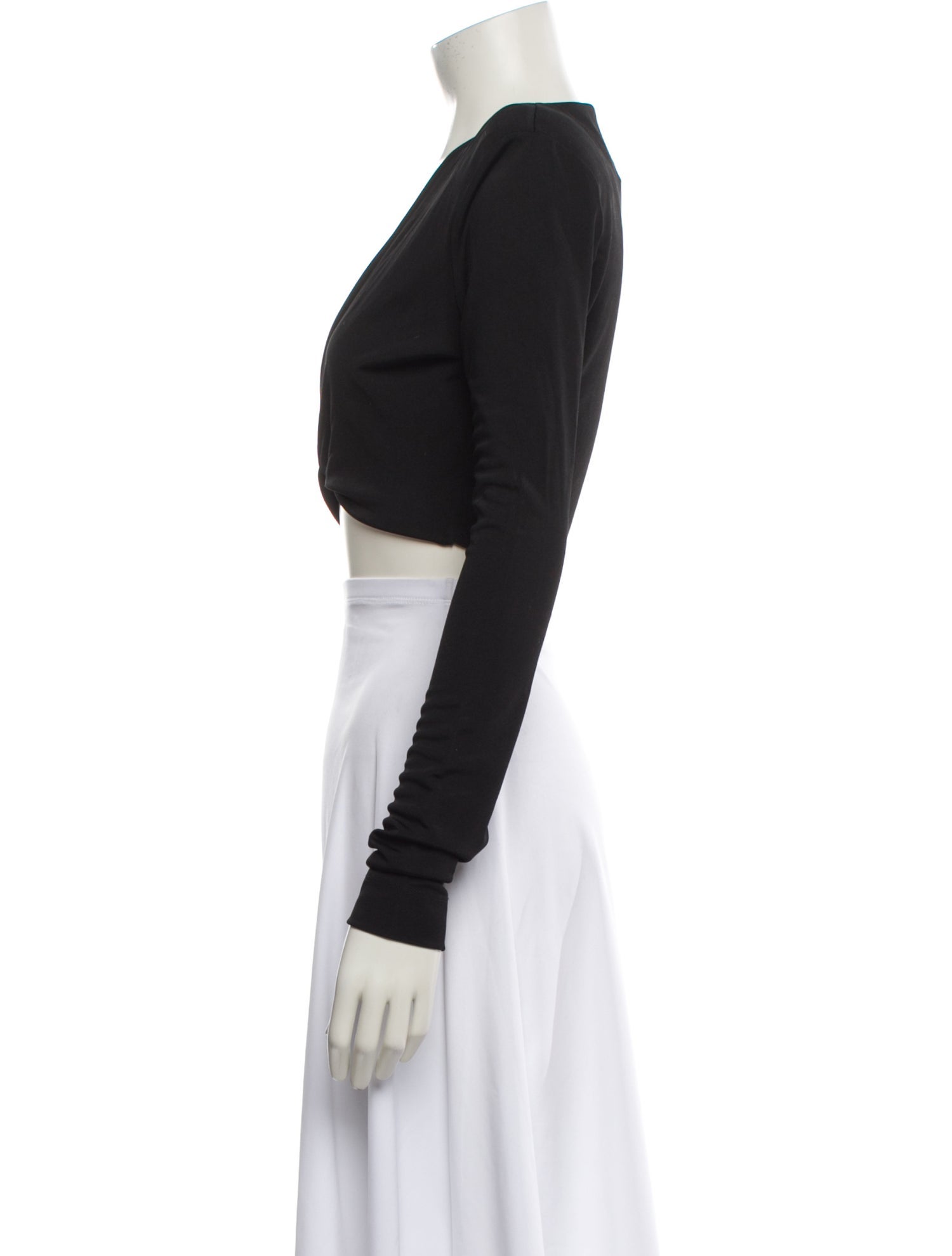 GAUGE81 V-Neck Long Sleeve Crop Top