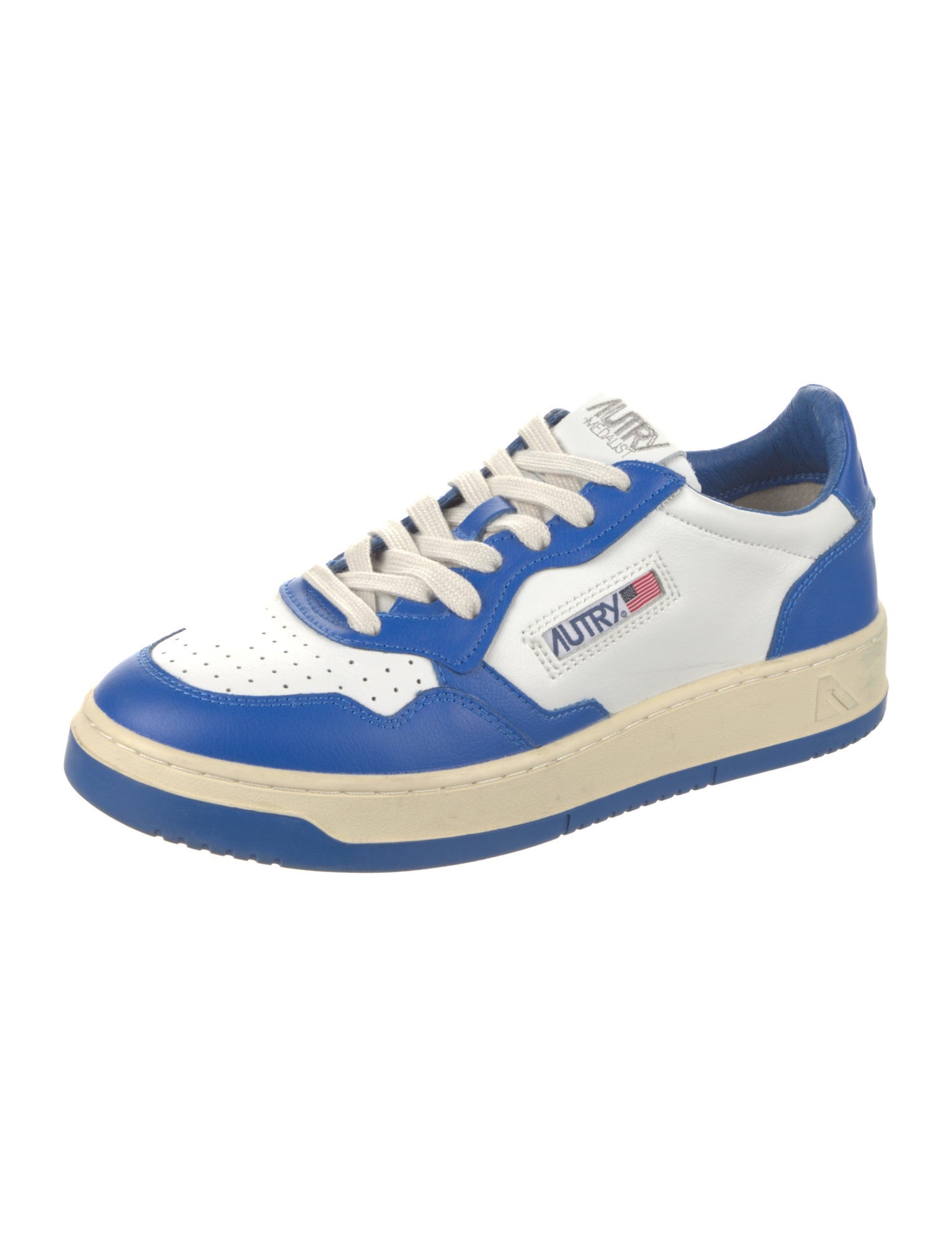 white kyrie flytrap basketball shoes