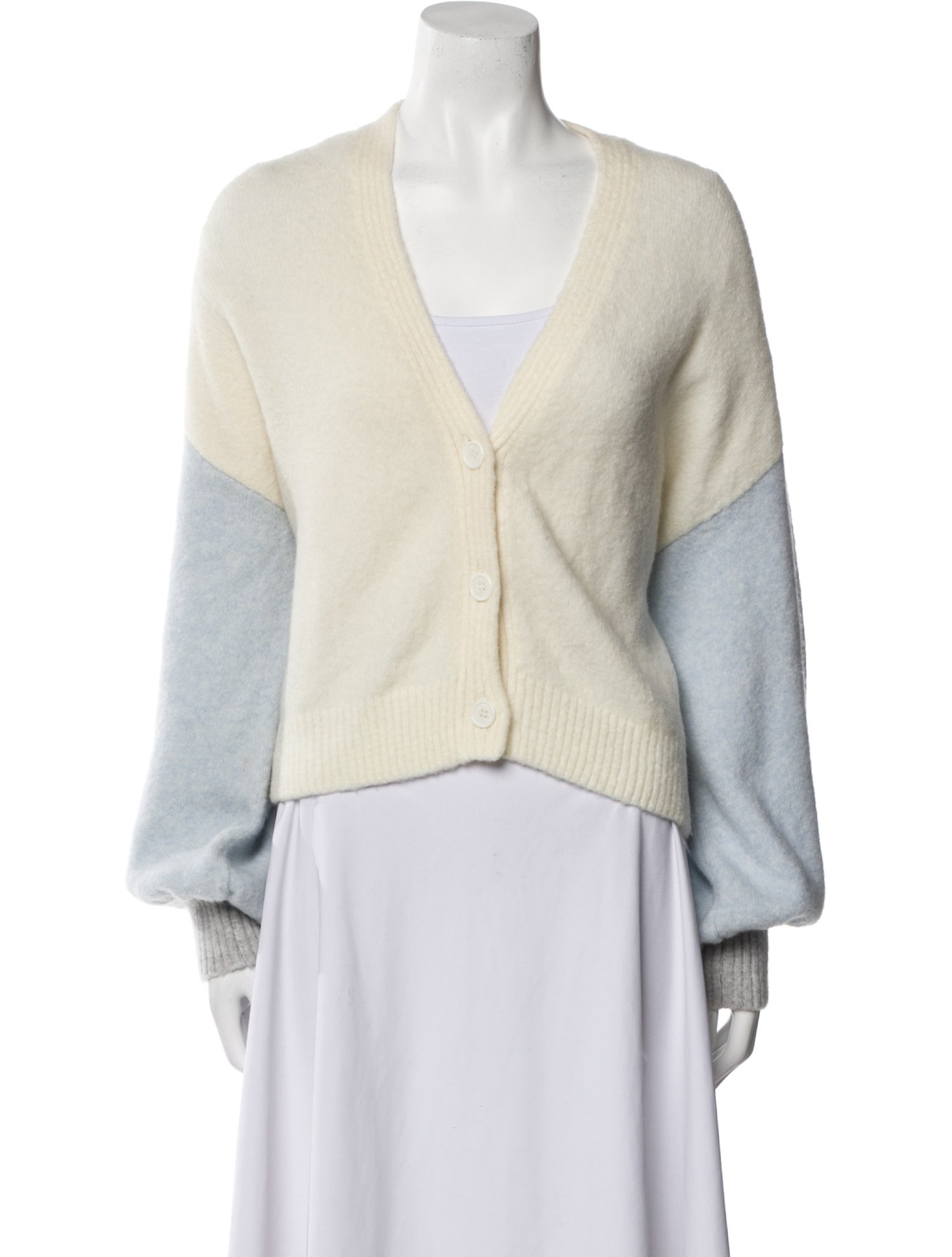 Baum und Pferdgarten Plunge Neckline Sweater