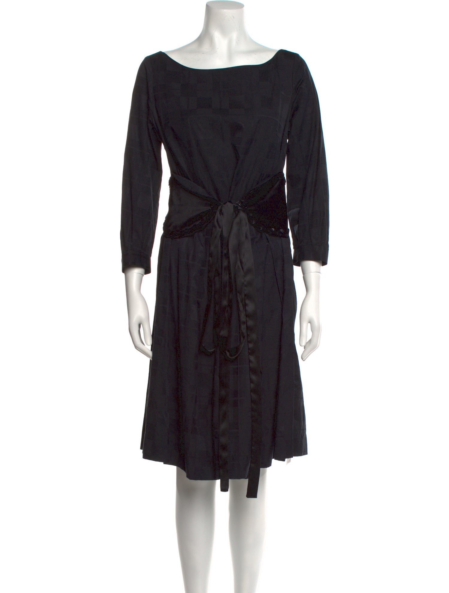 Baum und Pferdgarten Bateau Neckline Knee-Length Dress