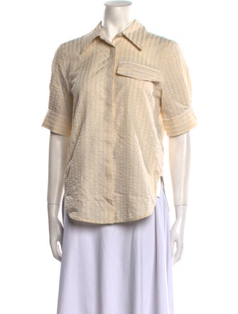 Baum und Pferdgarten Short Sleeve Button-Up Top