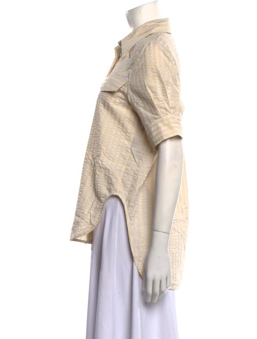 Baum und Pferdgarten Short Sleeve Button-Up Top