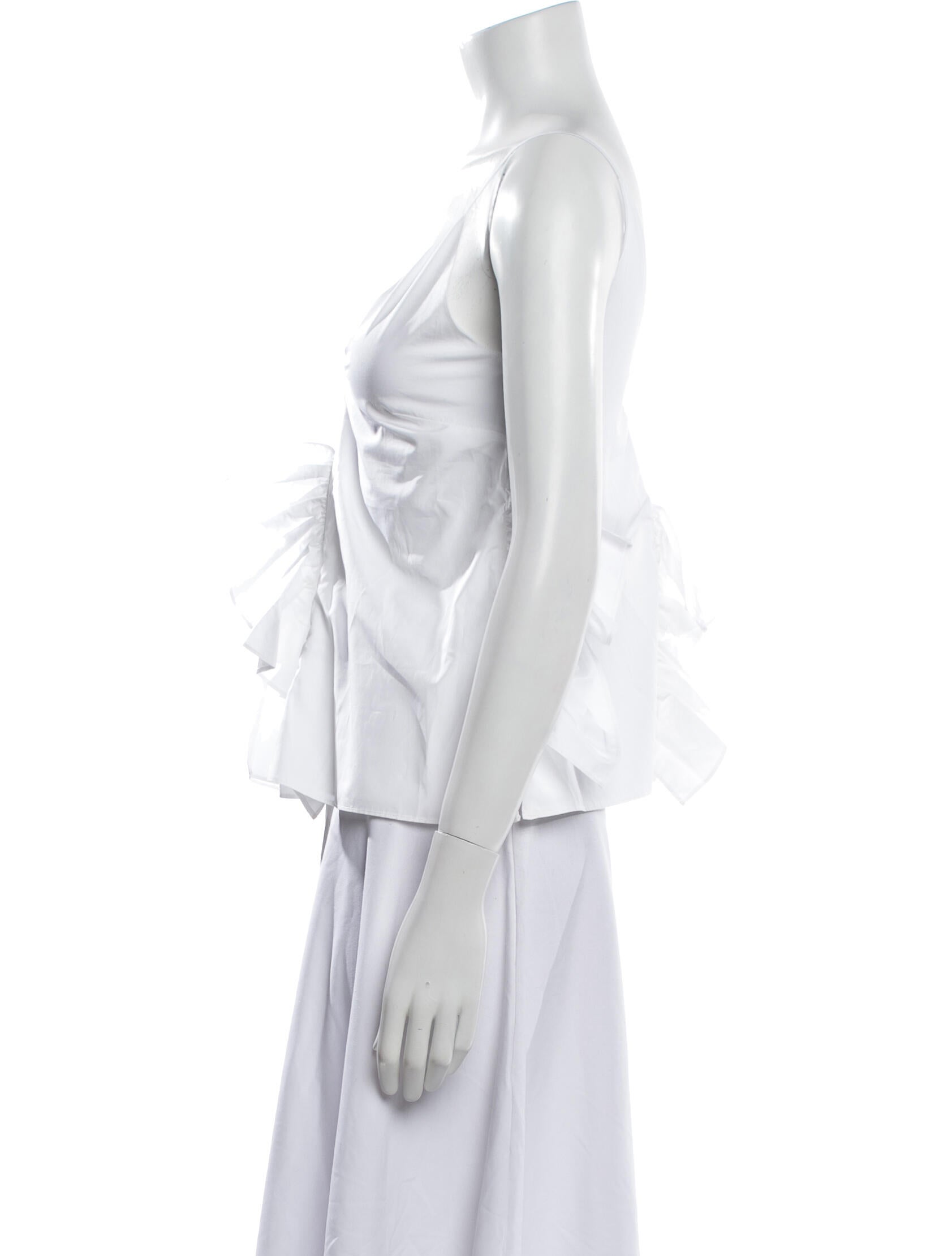 BITE V-Neck Sleeveless Crop Top