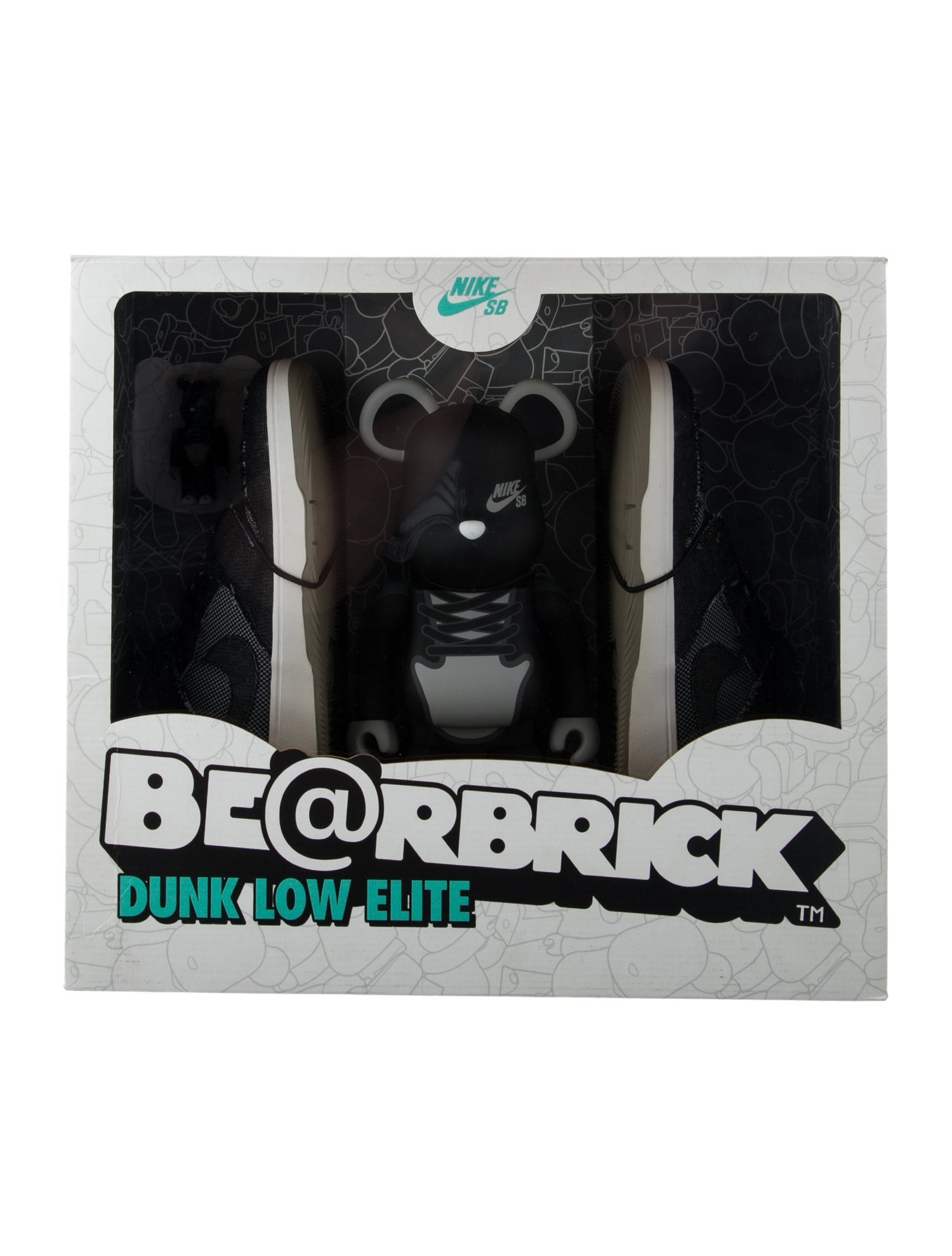 Bearbrick x Nike LIMITED Dunk SB with 100% and 400%