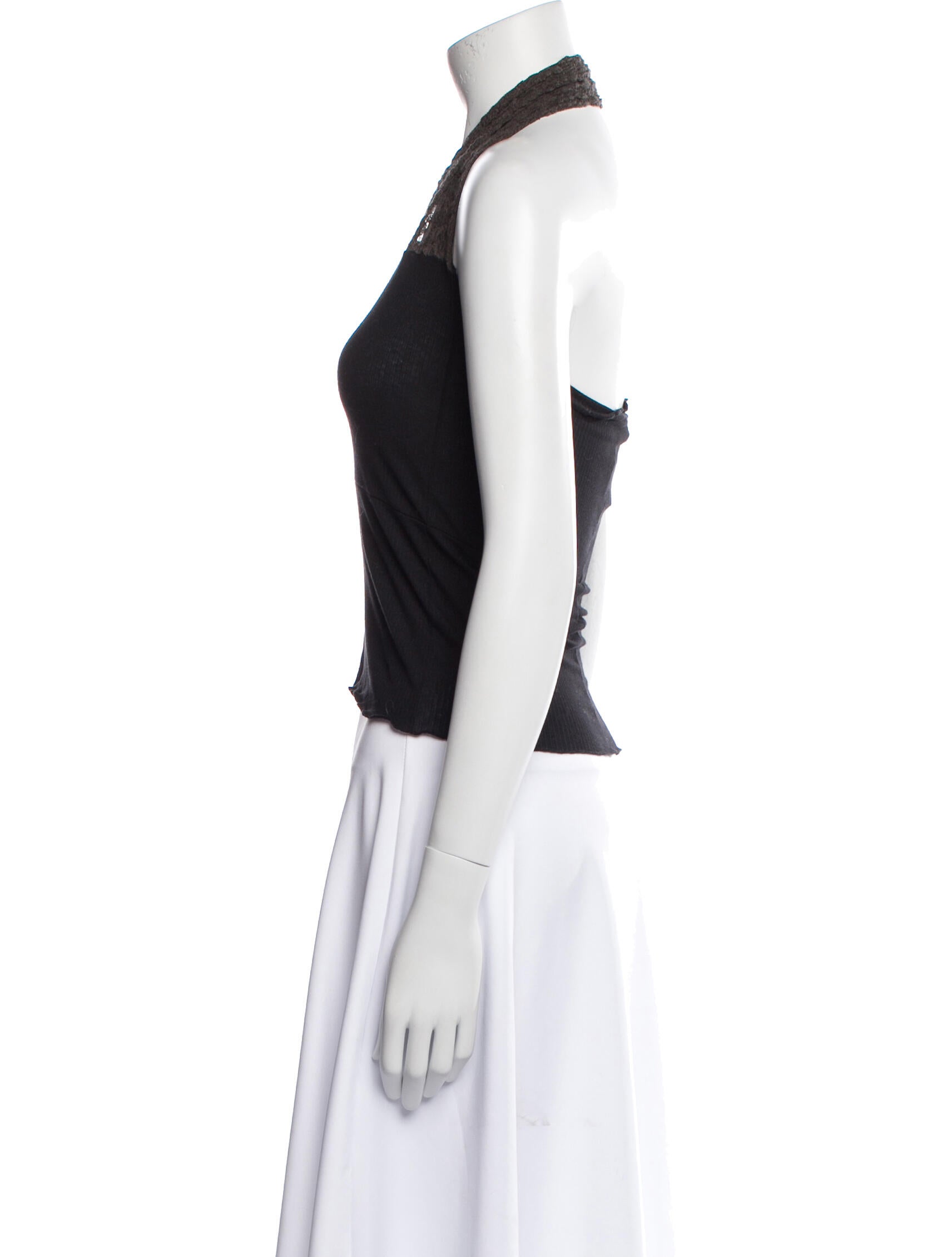 Baserange V-Neck Sleeveless Crop Top