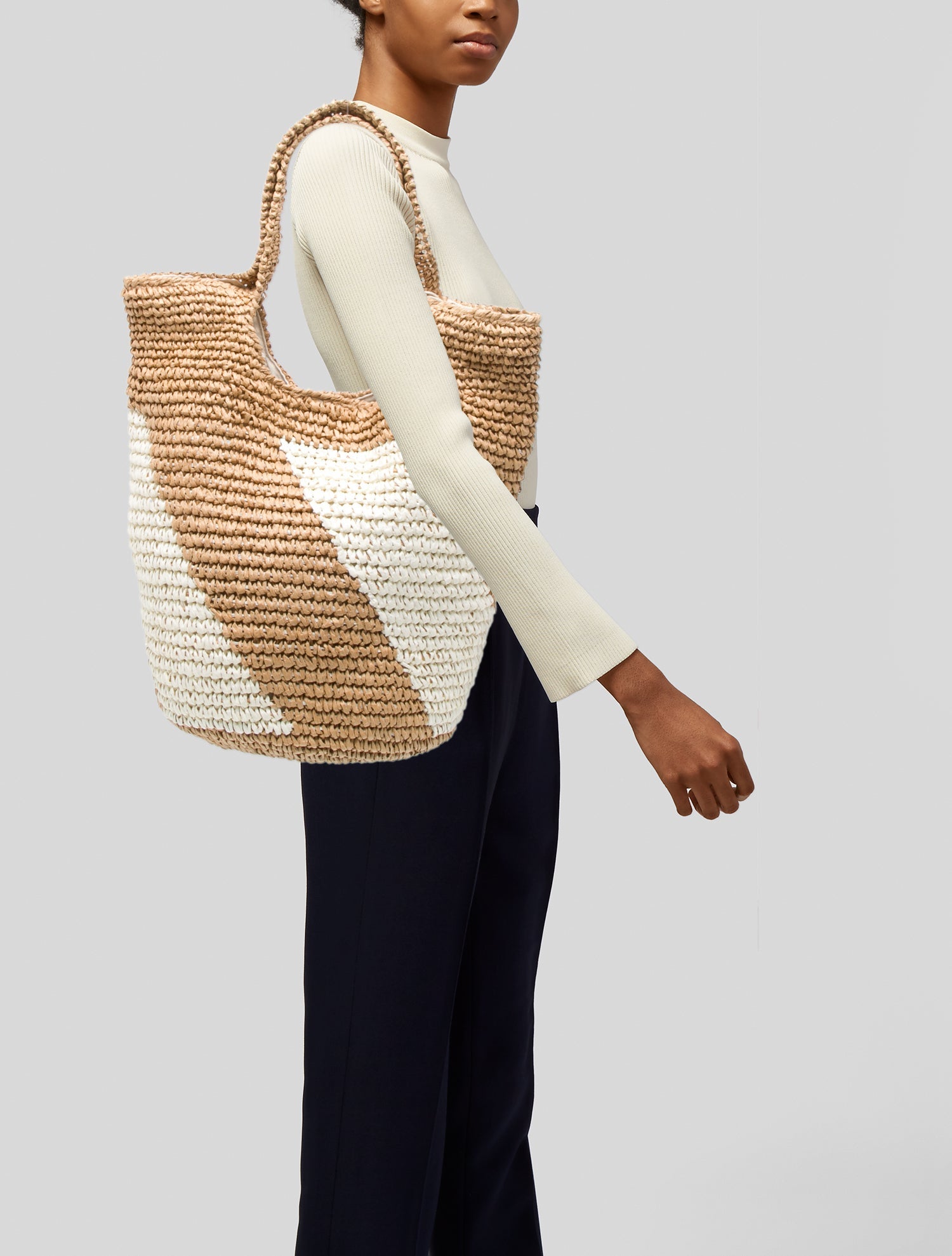 btb Raffia Bucket Bag