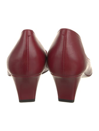 Burberry London Leather Chain-Link Accents D'Orsay Pumps