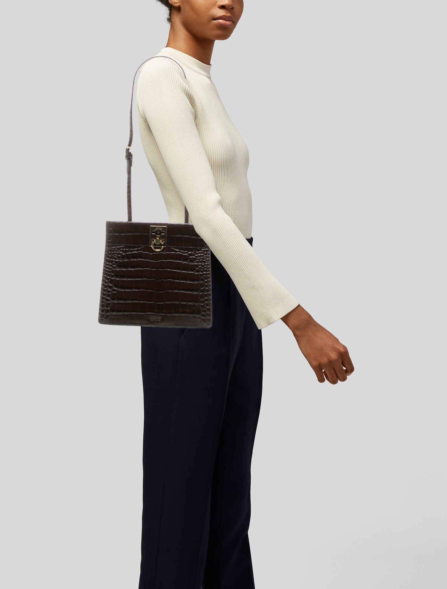 Cafuné Embossed Leather Stance