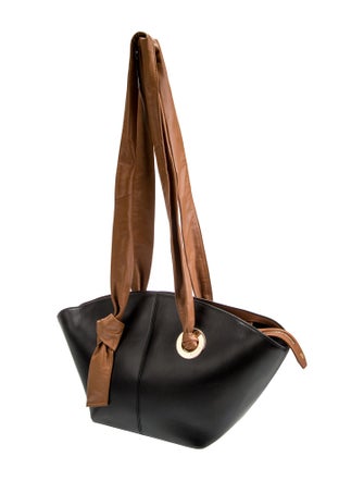 Cafuné Leather Shoulder Bag