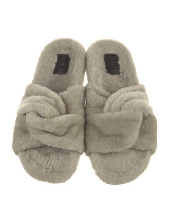 Closed Faux Fur Slides