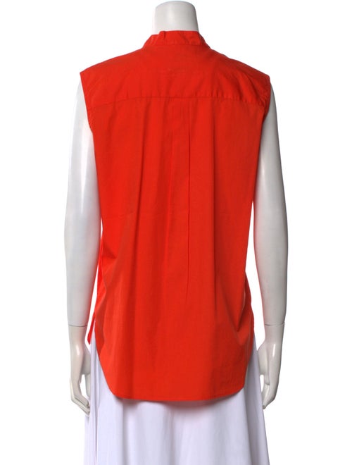 Closed Sleeveless Button-Up Top