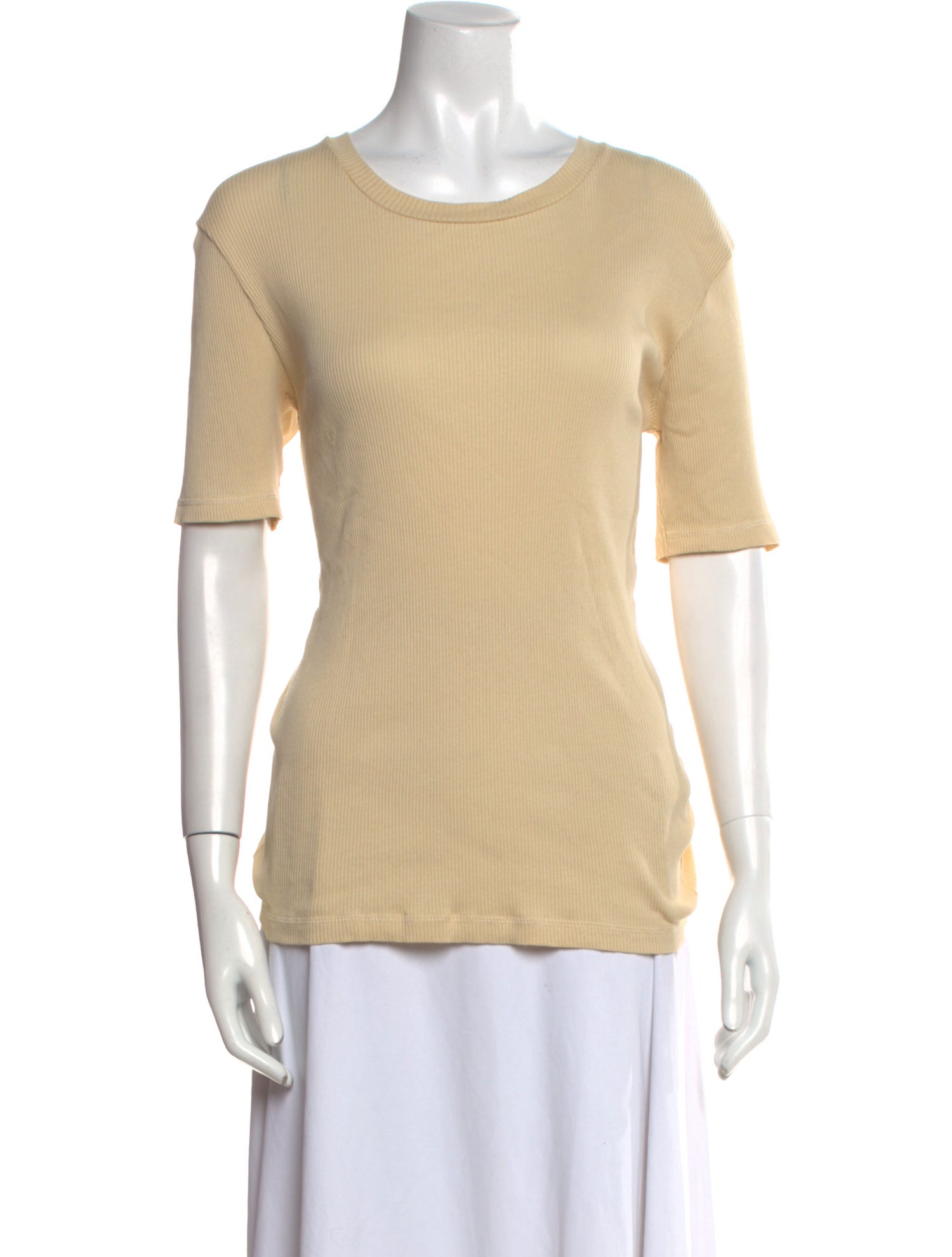 Closed Scoop Neck Short Sleeve T-Shirt