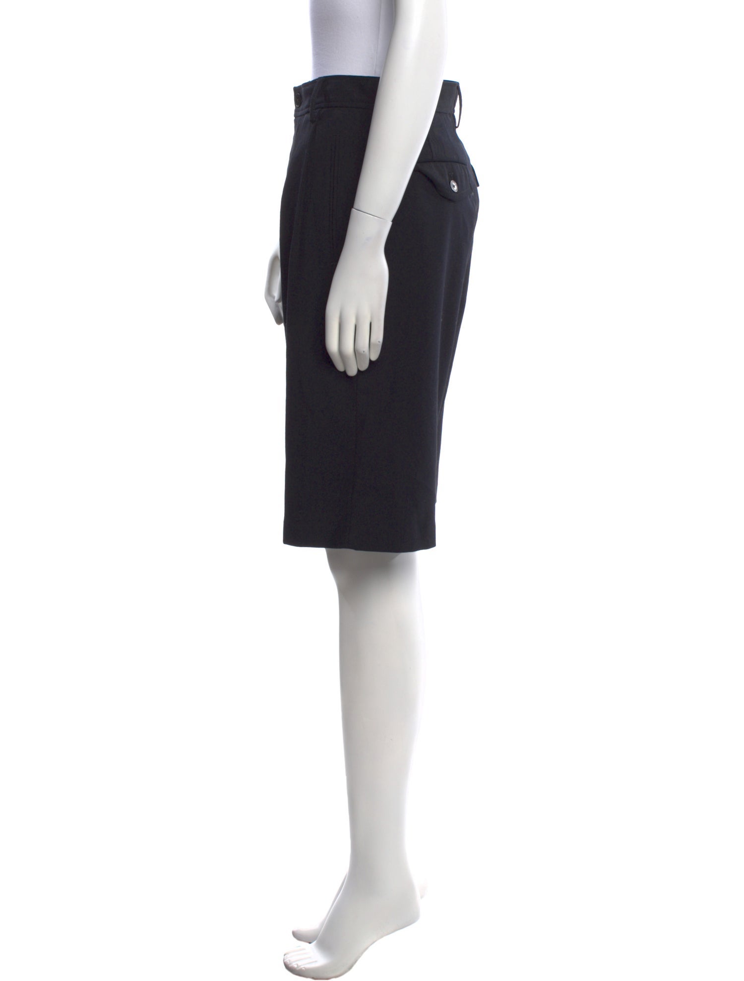 Closed Knee-Length Shorts