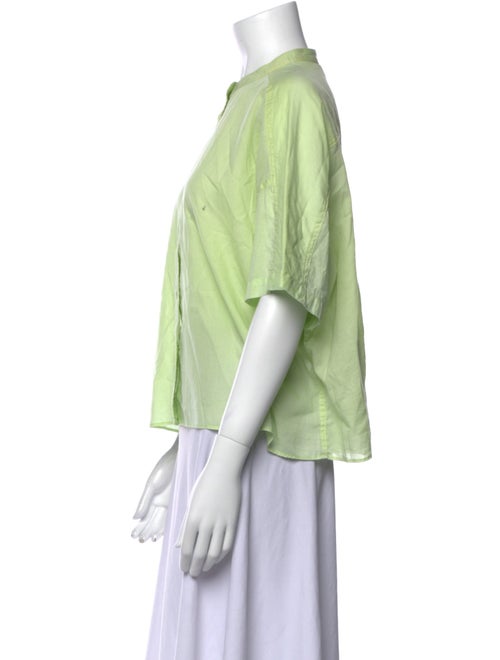 Closed Crew Neck Short Sleeve Button-Up Top