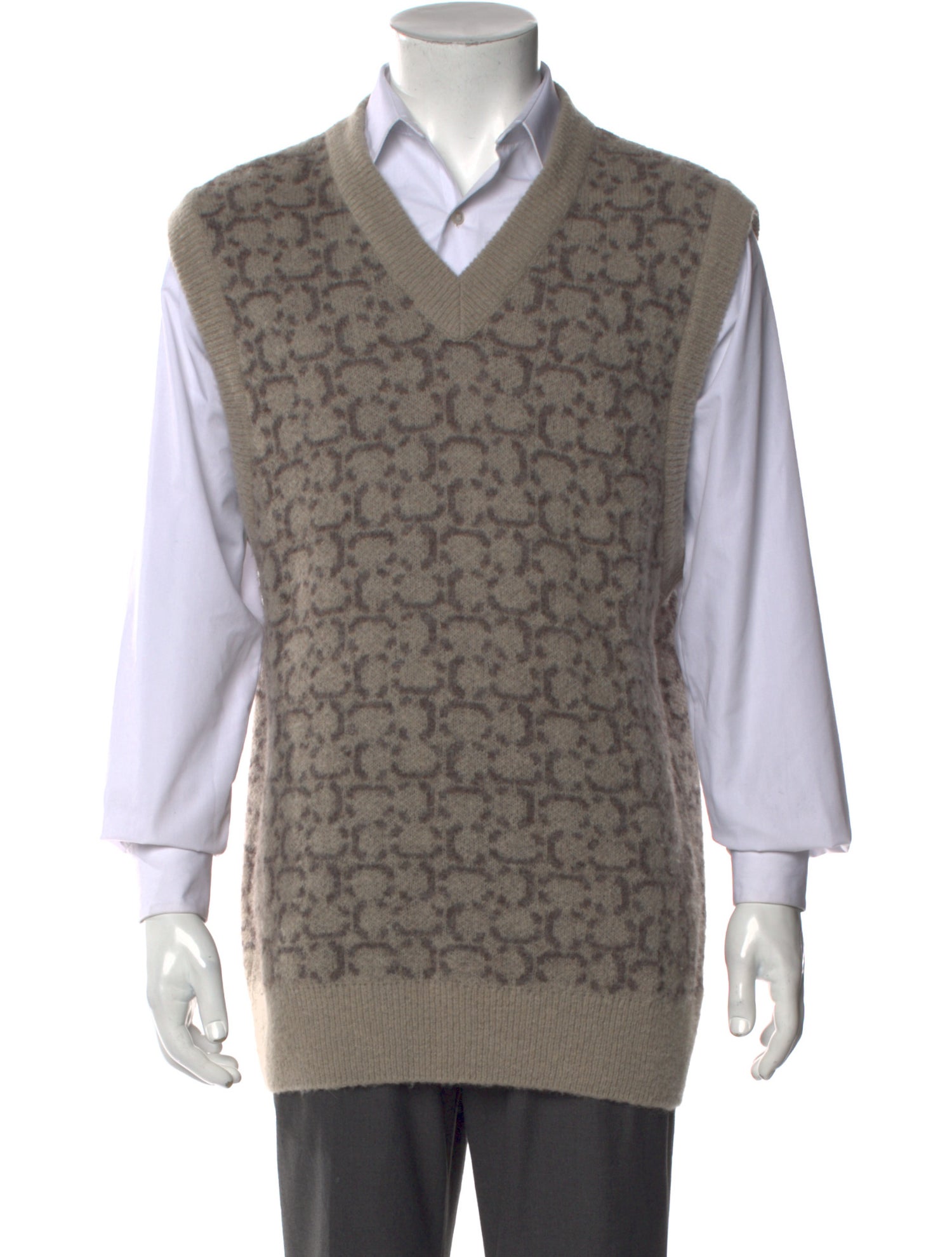 Closed V-Neck Sleeveless Sweater Vest