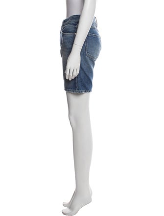 Closed Knee-Length Shorts