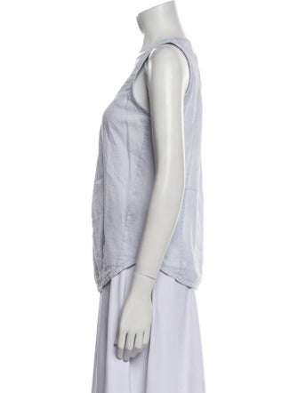 Closed Scoop Neck Sleeveless Top