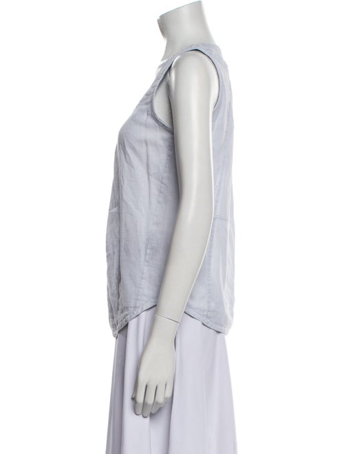 Closed Scoop Neck Sleeveless Top