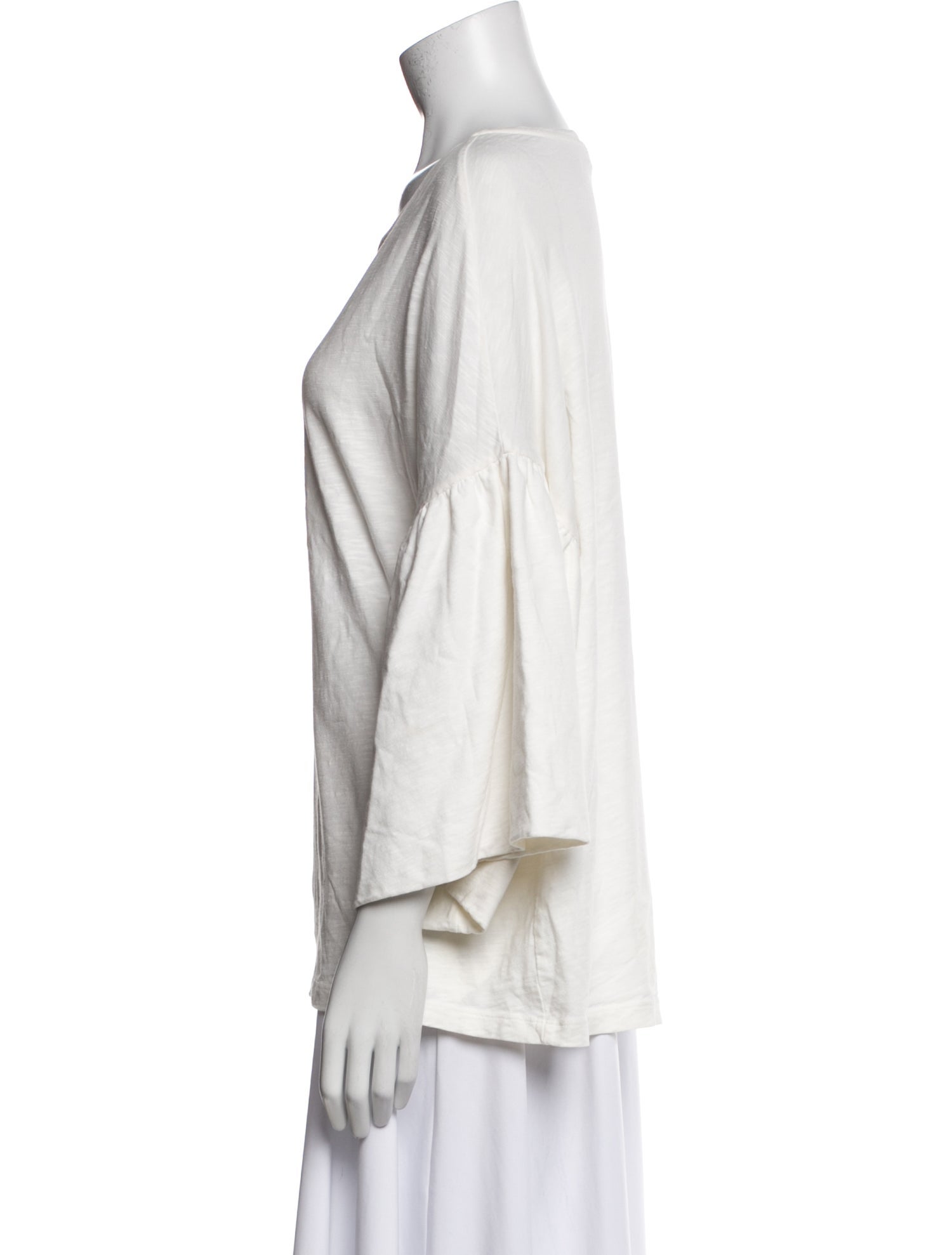 Closed Scoop Neck Three-Quarter Sleeve T-Shirt