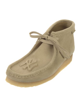 Clarks x KITH New York Yankees Wallabee Suede Lace-Up Boots