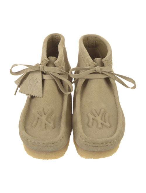 Clarks x KITH New York Yankees Wallabee Suede Lace-Up Boots