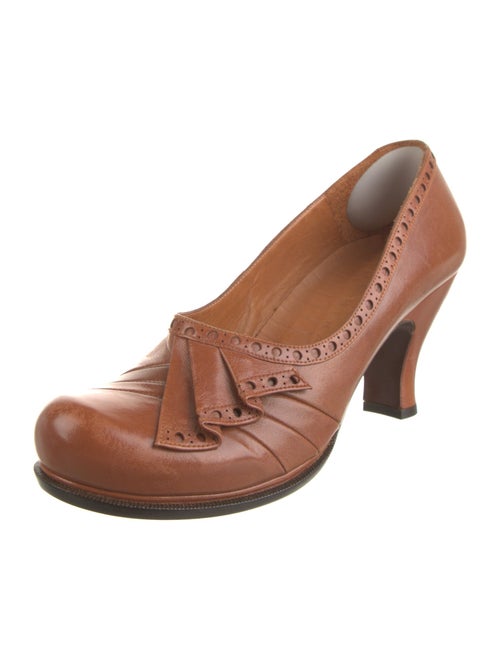 Chie Mihara Leather Ruffle Embellishment Pumps