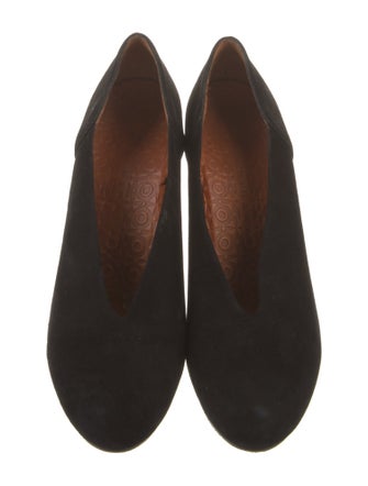 Chie Mihara Suede Pumps