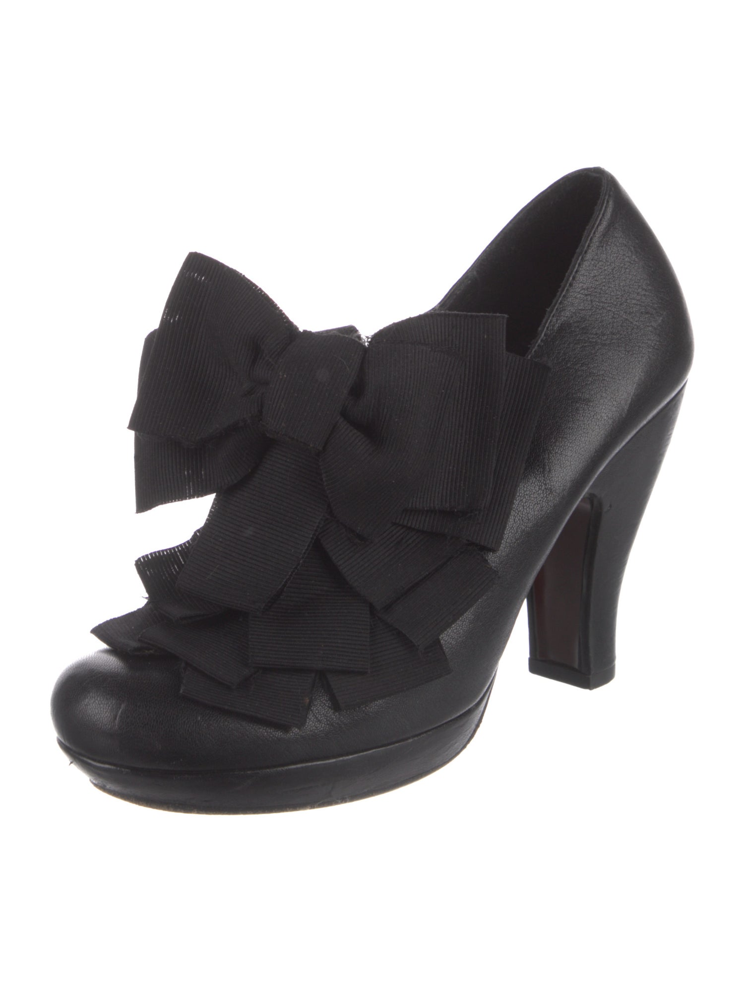 Chie Mihara Leather Bow Accents Pumps