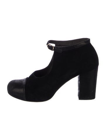Pre-owned Chie Mihara Suede Pumps In Black
