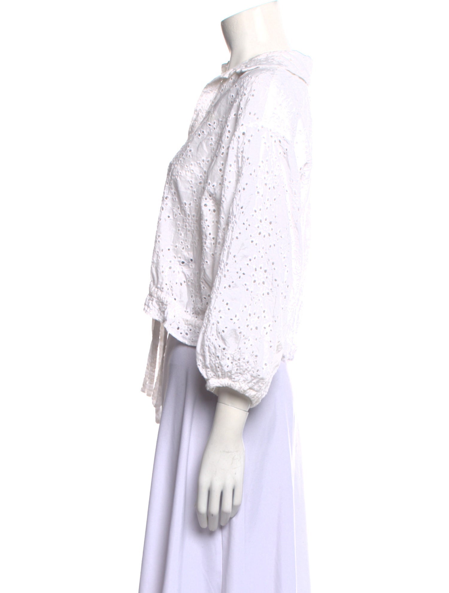 Cara Cara V-Neck Three-Quarter Sleeve Crop Top