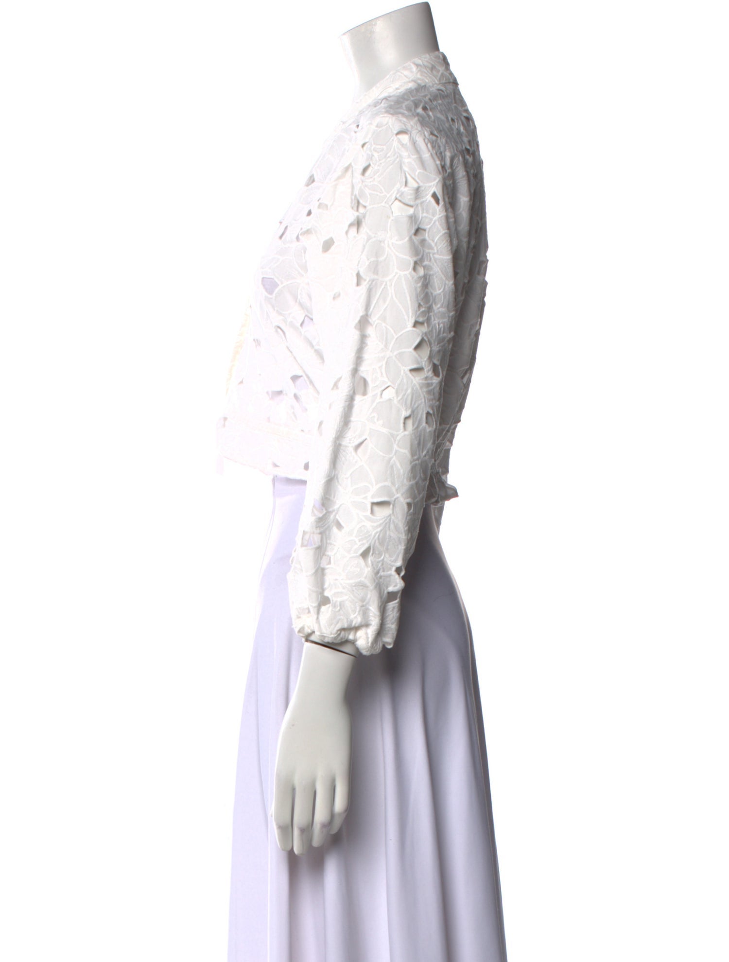 Cara Cara V-Neck Three-Quarter Sleeve Crop Top