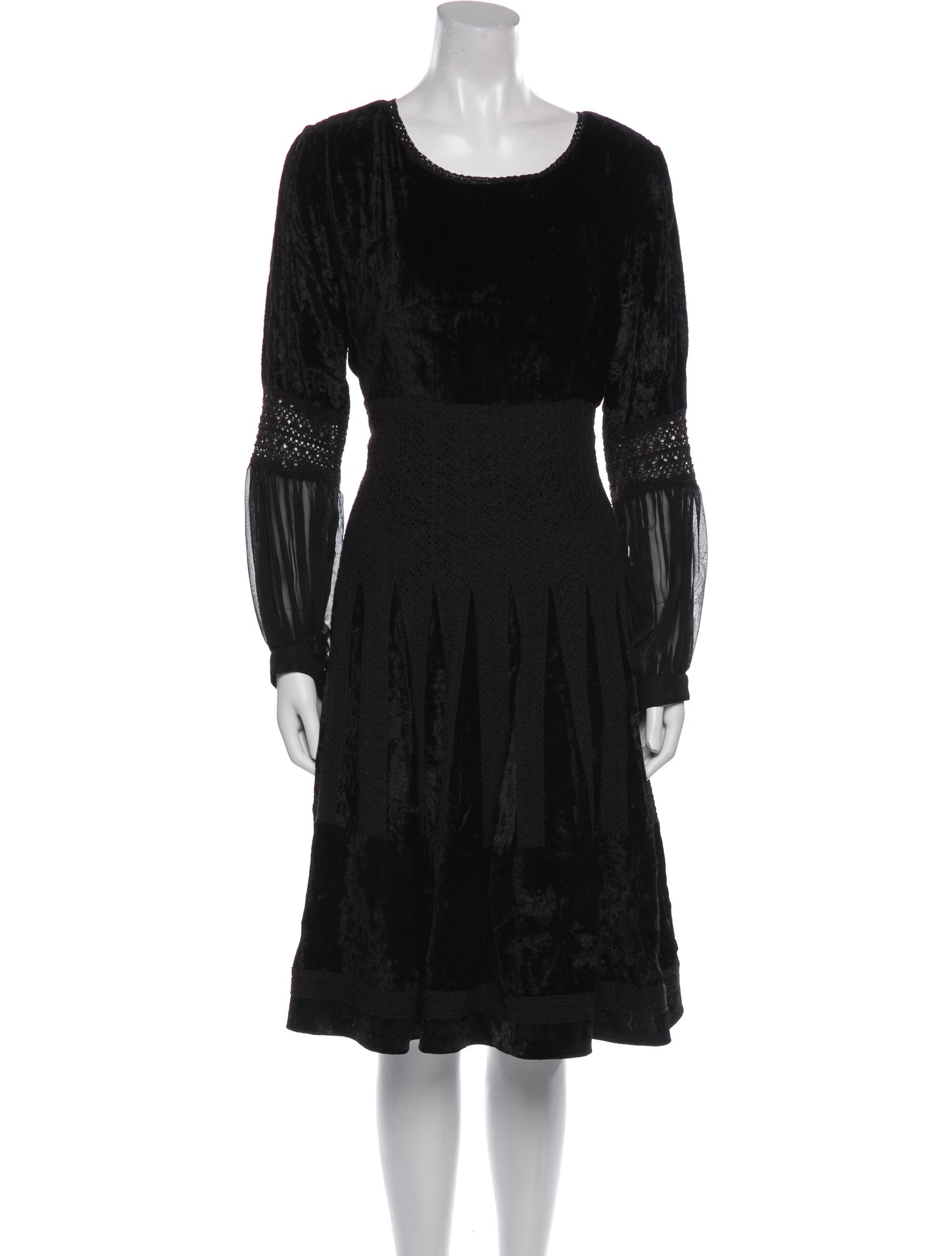 Clips Scoop Neck Knee-Length Dress